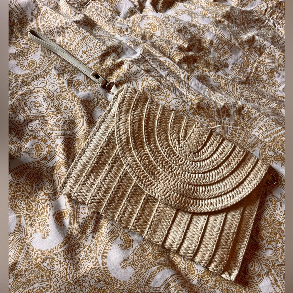 Weaved wristlet in tan